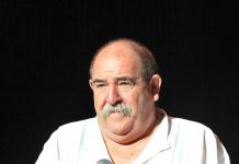 Muere el dibujante Juan Padrón, el "último mambí" de la caricatura cubana El reconocido dibujante, cineasta y humorista Juan Padrón, una de las leyendas cubanas de la caricatura y creador de personajes como "Elpidio Valdés" y los "Vampiros en La Habana", murió en la madrugada de este martes