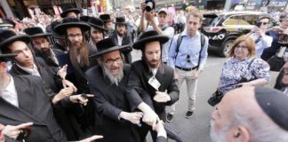 La Policía de Nueva York dispersó en la tarde del miércoles a un grupo de judíos ultraortodoxos del barrio de Williamsburg