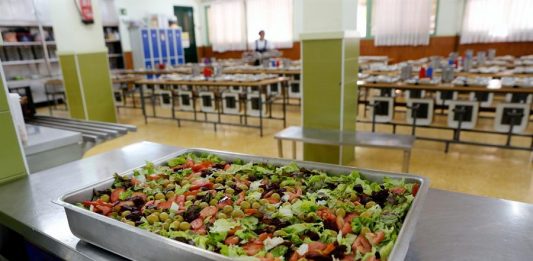 El cierre de escuelas para evitar la propagación del coronavirus se está aplicando en 172 países, lo que ha dejado a 364 millones de niños en el mundo sin acceso a las comidas