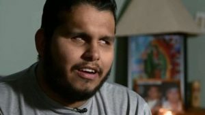 El mexicano Lucio Delgado tiene 23 años y es ciego de nacimiento, lo que no ha sido problema para estudiar y prepararse para ser profesor de Inglés como Segundo Idioma y así ayudar a otros inmigrantes como él.