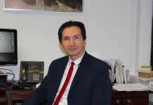 El académico, autor y diplomático Miguel Gleason, actual Director del Instituto Cultural de México en Nueva York, en su oficina localizada en el edificio de la sede consular, en el 27 East de la calle 39 en Manhattan, donde planifica una nueva y renovada agenda para la promoción de la gran y diversa cultura mexicana.