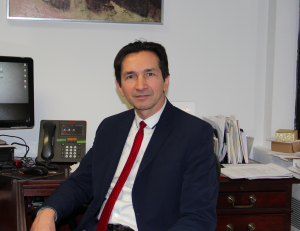 El acad&eacute;mico, autor y diplom&aacute;tico Miguel Gleason, actual Director del Instituto Cultural de M&eacute;xico en Nueva York, en su oficina localizada en el edificio de la sede consular, en el 27 East de la calle 39 en Manhattan, donde planifica una nueva y renovada agenda para la promoci&oacute;n de la gran y diversa cultura mexicana.