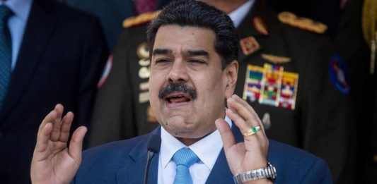 Nicolás Maduro, dijo este sábado que Estados Unidos y Colombia "se arrepentirán" si llegasen a actuar contra una decena de funcionarios de su Gobierno