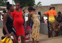 Migrantes embarazadas enfrentan riesgos y rechazo en la frontera México-EEUU El riesgo que enfrentan las mujeres embarazadas en la frontera es grande, ya que la atención médica que pueden recibir en México es precaria