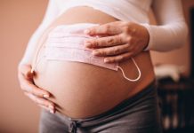 Dos estudios efectuados en China entre 33 mujeres embarazadas e infectadas con el nuevo coronavirus han encontrado que tres de ellas dieron a luz a bebés contagiados.