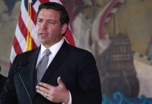 Más de 2.000 contagiados en Florida, donde el gobernador no quiere cuarentena Pese a la negativa del gobernador, algunas de las autoridades locales ya han comenzado a poner en práctica iniciativas de aislamiento de la población.