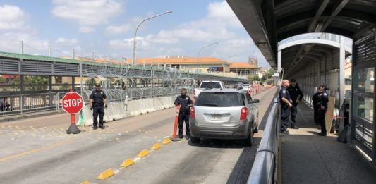 El funcionario aseguró que tan solo este jueves se realizó el tamizaje a unos 9.800 viajeros en centrales de autobuses, aeropuertos y garitas.