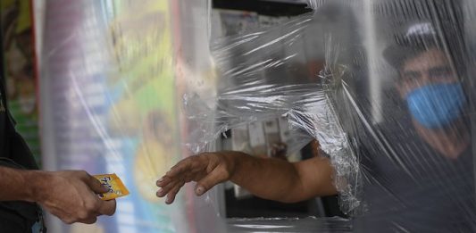México corre el riesgo de un colapso económico de imprevisibles consecuencias y millones de desempleados si el Gobierno no establece un plan de ayuda, afirmó Francisco Cervantes, presidente de Concamin.