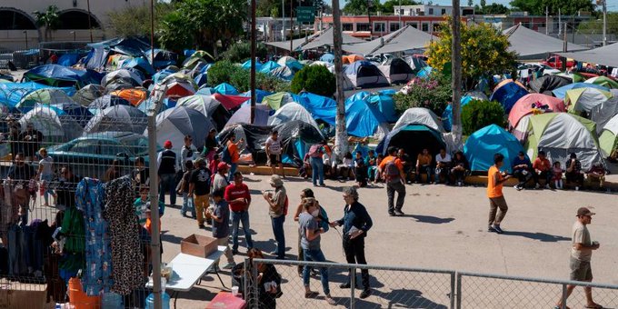 La investigadora principal de HRW, Clara Long, subray&oacute;: "Parece que la Administraci&oacute;n Trump est&aacute; convirtiendo los temores sobre COVID-19 en una arma para intensificar su agenda antiinmigrante al suprimir el derecho a la solicitud de asilo".