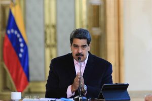 Nicolás Maduro, pidió este lunes a los mandatarios del mundo su "invaluable apoyo" ante la "insólita y arbitraria persecución" que considera que ha iniciado el Gobierno de EE.UU.