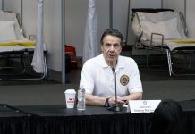 Nueva York tiene ya 52.318 positivos de coronavirus y 728 fallecidos Cuomo dijo que se espera que puedan ser necesarias hasta 140.000 plazas hospitalarias -frente a unas 53.000 disponibles hasta ahora- y unos 30.000 respiradores.