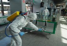 Funcionarios de salud pública sugieren que tanto las empresas como los hogares pueden seguir recomendaciones simples: aumentar la frecuencia de las limpiezas.