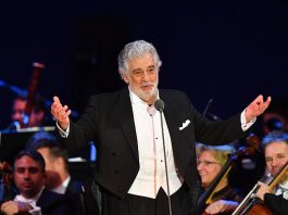 Pese a que algunos medios reportaban como grave al tenor, su portavoz aseguró que está estable.