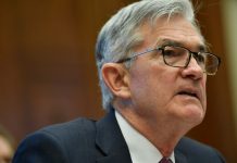 Trump pide a la Fed un "recorte grande" de los intereses por el coronovirus Trump calificó de "triste" el comportamiento de la Fed y criticó que su presidente, Jerome Powell, nominado por el propio mandatario en 2018, se "ha equivocado desde el primer día".