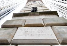 La Fed de Nueva York dijo así que aumentaría la cantidad de préstamos a corto plazo que realiza diariamente y quincenalmente para satisfacer la creciente demanda de las instituciones financieras.