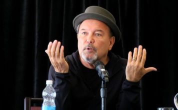 "¿Será que el planeta esta tratando de librarse de nosotros?" se pregunta el cantautor panameño Rubén Blades en su "Diario de la peste"