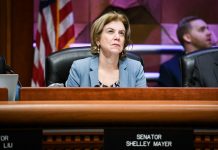 La Mayoría Demócrata del senado anima a los votantes jóvenes a registrarse para votar Esta legislación, S.5073A, patrocinada por la Senadora Shelley Mayer, Presidenta del Comité de Educación del Senado, ayudará a abordar los bajos registros de votantes y participación electoral entre los jóvenes al involucrar a los estudiantes y educarlos en su deber cívico.