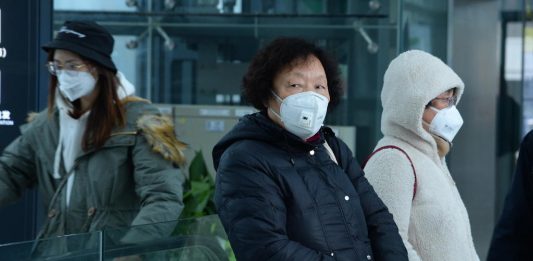 Las autoridades californianas intentan contener la expansión de contagios del nuevo coronavirus COVID-19 tras la muerte de una persona que estuvo en un crucero