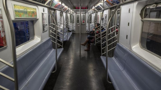La MTA ha informado que al menos 333 empleados hab&iacute;an dado positivo al COVID-19, incluyendo al presidente de esa agencia, Pat Foye, y que unos 2.700 empleados.