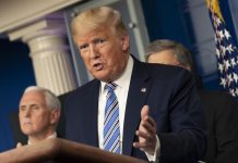 El presidente Donald Trump dijo este lunes que está considerando rebajar las medidas de su Gobierno para frenar la propagación del COVID-19