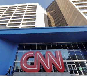 La campa&ntilde;a del presidente Donald Trump denunci&oacute; este viernes a la cadena de televisi&oacute;n CNN por supuesta difamaci&oacute;n
