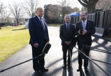 La respuesta de Trump al virus ha generado polémica, porque la semana pasada pareció restar importancia a la enfermedad al compararla con la gripe estaciona.