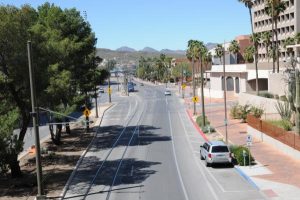 Estacionamientos vacios, negocios cerrados y calles con poco tr&aacute;nsito se han convertido en una nueva modalidad en ciudades fronterizas como Tucson