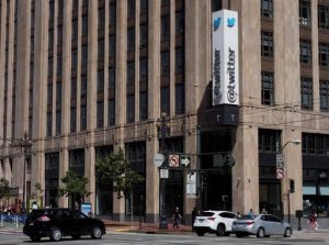 La multinacional estadounidense Twitter emiti&oacute; este lunes una recomendaci&oacute;n a todos sus empleados en el mundo -unas 5.000 personas- para que trabajen desde casa hasta nuevo aviso por temor al coronavirus.