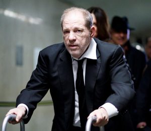 El exproductor de cine Harvey Weinstein, que este mi&eacute;rcoles fue condenado a 23 a&ntilde;os de prisi&oacute;n por violaci&oacute;n y agresi&oacute;n sexual, fue llevado al Hospital Bellevue de Nueva York