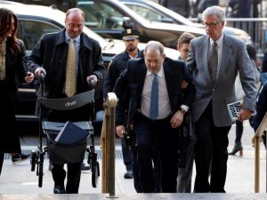 El exproductor de cine Harvey Weinstein, condenado a 23 años de prisión por violación y acto criminal sexual, fue trasladado este miércoles a la prisión de máxima seguridad de Wende