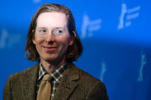 Wes Anderson, uno de los directores más singulares y apreciados por los cinéfilos en el panorama contemporáneo, pidió al equipo con el que rodó su nuevo filme "The French Dispatch" que vieran cinco películas para inspirarse en el rodaje