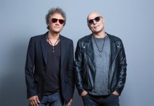 Zeta confiesa qué se siente subir al escenario con Alberti y sin Cerati "Sabía que iba a haber llanto, pero no me imaginé que sería el mío". Así describió el artista argentino Zeta Bosio la que consideró la mayor sorpresa que ha experimentado durante los primeros conciertos de la gira "Gracias totales"