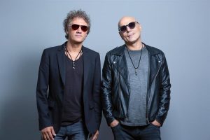 "Sabía que iba a haber llanto, pero no me imaginé que sería el mío". Así describió el artista argentino Zeta Bosio la que consideró la mayor sorpresa que ha experimentado durante los primeros conciertos de la gira "Gracias totales"