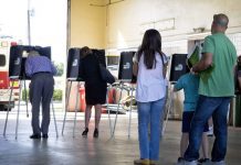 El Gobierno de Estados Unidos pidió este lunes, en la víspera del supermartes de primarias -donde 14 estados están llamados a las urnas simultáneamente-, a sus ciudadanos "que sean conscientes de que actores extranjeros -a los que no identificaron- continúan tratando de influir" en sus comicios.