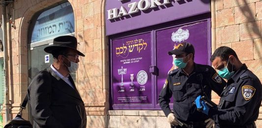 Este lunes, la Policía hizo redadas en Mea Shearim, el céntrico barrio ultraortodoxo de Jerusalén, donde sacaron a fieles de las sinagogas a la fuerza