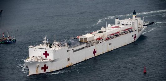 El buque hospital USNS Mercy de la Marina estadounidense partió este lunes hacia Los Ángeles para proporcionar una mayor capacidad médica a la ciudad californiana