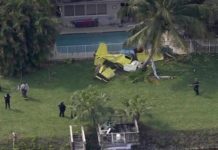 Muere una persona al caer avioneta en Florida en patio de viviendas El piloto de una avioneta perdió la vida esta viernes al precipitarse el aparato sobre el patio trasero de un complejo de viviendas en Boynton Beach, en Florida
