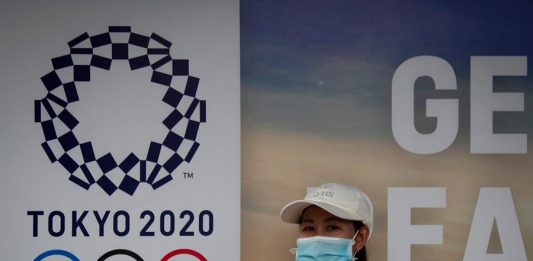 El Comité Olímpico Internacional cedió hoy finalmente a las presiones de federaciones y gobiernos y confirmó en un comunicado que los Juegos Olímpicos de Tokio se posponen "hasta el verano del año 2021, como muy tarde"