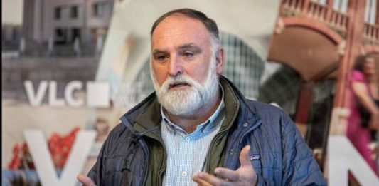 El chef español José Andrés cerró a partir de este lunes sus restaurantes en el área de Washington DC y anunció que transformará algunos de ellos en "cocinas comunitarias" para afrontar la crisis por el avance del coronavirus en Estados Unidos.