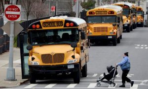 Los profesores del distrito educativo de la ciudad de Nueva York, el más grande del país con más de un millón de estudiantes, reclamaron este sábado al alcalde Bill de Blasio que "cierre por completo" las escuelas públicas para evitar la propagación del coronavirus
