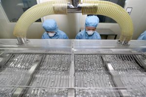 El gigante farmacéutico nipón Takeda anunció hoy que está desarrollando un fármaco contra el nuevo coronavirus y afirmó que está en contacto con reguladores de todo el mundo para acelerar su salida al mercado.