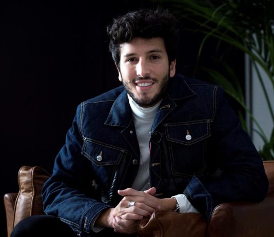 Mientras que el cantante colombiano Sebastián Yatra realizará este viernes su segunda sesión de lectura de cuentos de niños en su cuenta de Instagram