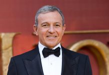 El presidente de Disney renuncia a su salario por la crisis del coronavirus El presidente ejecutivo de Disney, Bob Iger, renunciará a su salario a partir de abril para reducir el impacto que la crisis del coronavirus está teniendo sobre la compañía