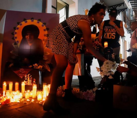Recuerdan con una vigilia en Puerto Rico el asesinato de mujer transgénero