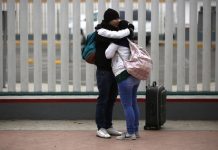 Gobierno pospone las audiencias de migrantes no detenidos por el coronavirus Este domingo, la Oficina Ejecutiva de Revisión de Inmigración (EOIR) ya había anunciado que suspendía las audiencias preliminares de extranjeros no detenidos.