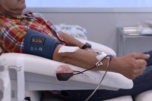 la propagaci&oacute;n del nuevo y letal coronavirus est&aacute;n causando un inconveniente inesperado, y potencialmente siniestro: una ca&iacute;da en el suministro de sangre de la naci&oacute;n.