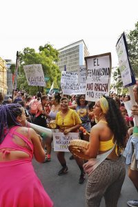 Cientos de miles de latinoamericanas marcharon este domingo para protestar contra la violencia machista