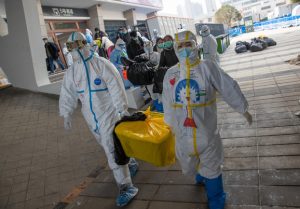 El equipo médico chino contra la epidemia de coronavirus, que dirige el prestigioso neumólogo, Zhong Nanshan, ha probado un nuevo método para la detección de la enfermedad