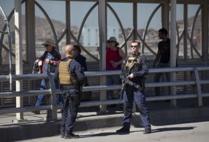 El Gobierno del presidente Donald Trump enviará policías militares a la frontera con México para respaldar las acciones de la oficina de Aduanas y Protección Fronteriza