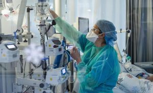 Ante la crisis que está ocasionando la pandemia del coronavirus, una pareja en Arizona se automedicó con fosfato de cloroquina, uno de los medicamentos contra la malaria que el presidente Donald Trump mencionó recientemente
